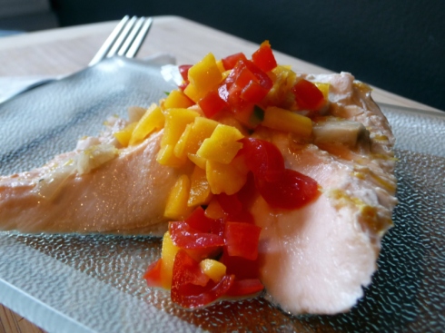 Baked salmon with mango salsa
